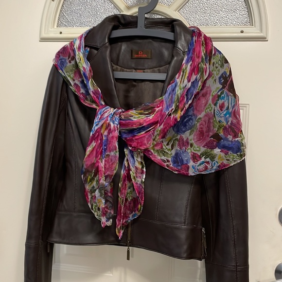 Danier leather modo style jacket. Rich brown colour. - Picture 8 of 8